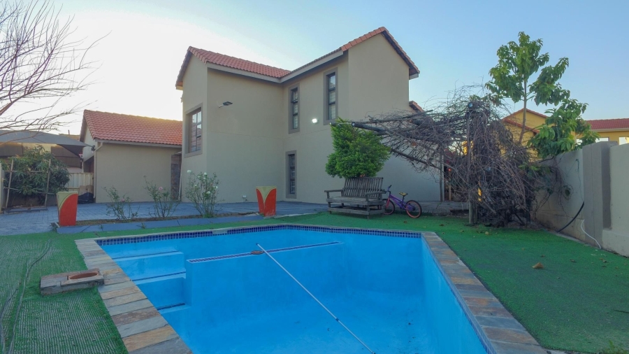 5 Bedroom Property for Sale in Waterkloof East North West